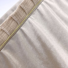Afbeelding in Gallery-weergave laden, Waskussenhoes Luxury Velvet - zand - plooirand - ruffle - goud