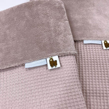 Afbeelding in Gallery-weergave laden, Babydekentje Bentley - oudroze - wafel - bamboe