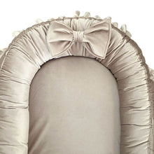 Afbeelding in Gallery-weergave laden, Babynestje Velvet Ruffle - strikken - strik - zand - ruche - beige - champagne