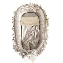 Afbeelding in Gallery-weergave laden, Babynestje Velvet Ruffle - strikken - strik - zand - ruche - beige - champagne