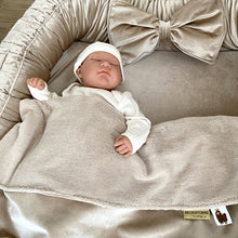 Afbeelding in Gallery-weergave laden, Babynestje Tweeling Velvet luxury zand champagne strik