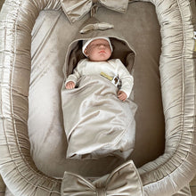 Afbeelding in Gallery-weergave laden, Babynestje Tweeling Velvet luxury zand champagne strik