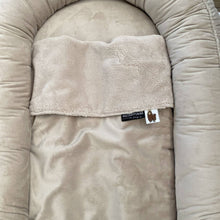 Afbeelding in Gallery-weergave laden, Babynestje Hotel Chique beige zand velours