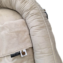 Afbeelding in Gallery-weergave laden, Babynestje Hotel Chique beige zand velours