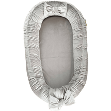 Afbeelding in Gallery-weergave laden, Babynestje Velvet luxury grijs zand strik