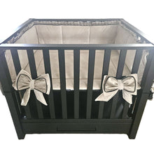 Afbeelding in Gallery-weergave laden, Boxbekleding Sofia in zand beige met bumper en boxkleed en strik