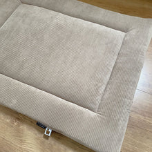 Afbeelding in Gallery-weergave laden, Boxkleed Pip in ribvelours zand - beige - meerdere kleuren