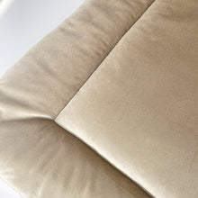 Afbeelding in Gallery-weergave laden, Boxkleed Luxury Velvet in de kleur goud in rond model