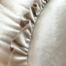 Afbeelding in Gallery-weergave laden, Boxkleed rond Velvet Ruffle in zand kleur - ruche - Luxury Velvet