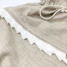 Afbeelding in Gallery-weergave laden, Boxzak Noé Mae in zand linnen met offwhite ruffles en strikjes