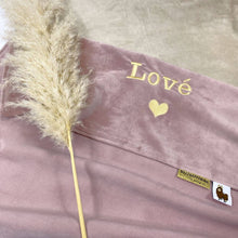 Afbeelding in Gallery-weergave laden, Babydekentje Hotel Chique - oudroze dutch velvet nicky velours