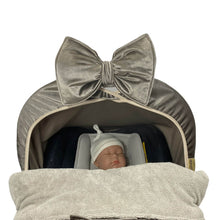 Afbeelding in Gallery-weergave laden, Dekje Luxury Velvet - taupe - strik - bamboe - in diverse kleuren