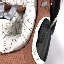 Afbeelding in Gallery-weergave laden, Maxi Cosi hoes Pebble 360 Willow kleiroze wafel wilgentakjes