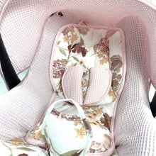 Afbeelding in Gallery-weergave laden, Maxi Cosi hoes universeel aquarel bloemen lichtroze