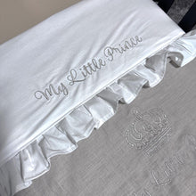 Afbeelding in Gallery-weergave laden, Laken Ruffle My little Prince - wit - ruches - ruffles - poplin katoen - geborduurd