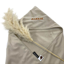 Afbeelding in Gallery-weergave laden, Omslagdoek Hotel Chique - beige - zand - met naam - dutch velvet - nicky velours