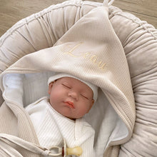 Afbeelding in Gallery-weergave laden, Omslagdoek NewYork - beige - zand - met naam - wafel in 2 kleuren