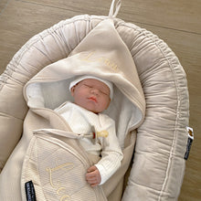 Afbeelding in Gallery-weergave laden, Omslagdoek NewYork - beige - zand - met naam - wafel in 2 kleuren