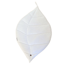 Afbeelding in Gallery-weergave laden, Onderlegger Leaf bladvorm off white box babynestje bed ledikant bamboe