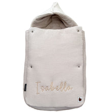 Afbeelding in Gallery-weergave laden, Voetenzak Wafel & Bamboe - met naam - licht beige