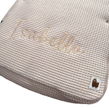 Afbeelding in Gallery-weergave laden, Voetenzak Wafel & Bamboe - met naam - licht beige
