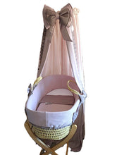 Afbeelding in Gallery-weergave laden, Mozes wiegbekleding Véda - oudroze & taupe wafel jersey - strikjes - hemel