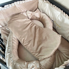 Afbeelding in Gallery-weergave laden, Babynestje Velvet luxury zand champagne strik