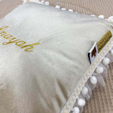 Afbeelding in Gallery-weergave laden, Kussen Velvet - geboortekussen - kussen met naam - in 10 kleuren