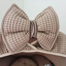Afbeelding in Gallery-weergave laden, Maxi Cosi hoes Rock Bobbie latte lever taupe wafel badstof
