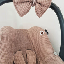 Afbeelding in Gallery-weergave laden, Maxi Cosi hoes Rock Bobbie latte lever taupe wafel badstof