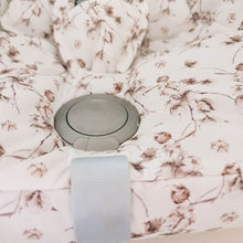 Afbeelding in Gallery-weergave laden, Maxi Cosi hoes Cabrio June plant print bloemen katoen naturel wafel