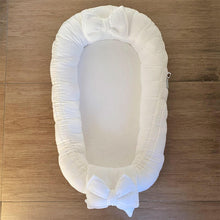 Afbeelding in Gallery-weergave laden, Babynestje Bamboe Strik offwhite bamboo strikken