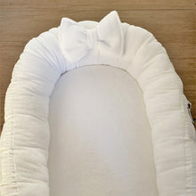 Afbeelding in Gallery-weergave laden, Babynestje Bamboe Strik offwhite bamboo strikken