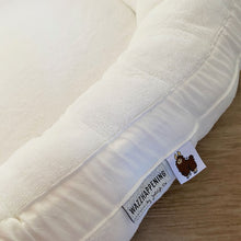 Afbeelding in Gallery-weergave laden, Babynestje Bamboe Strik offwhite bamboo strikken