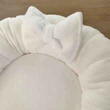 Afbeelding in Gallery-weergave laden, Babynestje Bamboe Strik offwhite bamboo strikken