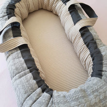 Afbeelding in Gallery-weergave laden, Babynestje Dexter grijs zand wafel kabel