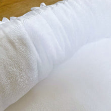 Afbeelding in Gallery-weergave laden, Babynestje Feline wit bamboe wit katoen ruffle strik luxe