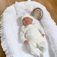 Afbeelding in Gallery-weergave laden, Babynestje Feline wit bamboe wit katoen ruffle strik luxe