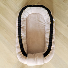 Afbeelding in Gallery-weergave laden, Babynestje Jaimy zand zwart goud bamboe badstof