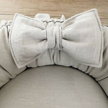 Afbeelding in Gallery-weergave laden, Babynestje Milou zand linnen beige ruffle strik luxe