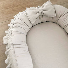 Afbeelding in Gallery-weergave laden, Babynestje Milou zand linnen beige ruffle strik luxe
