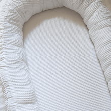 Afbeelding in Gallery-weergave laden, Babynestje Sjuul sneeuwwit wit wafel