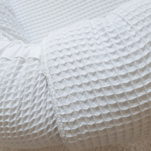 Afbeelding in Gallery-weergave laden, Babynestje Sjuul sneeuwwit wit wafel