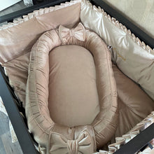 Afbeelding in Gallery-weergave laden, Babynestje Velvet luxury zand champagne strik