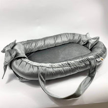 Afbeelding in Gallery-weergave laden, Babynestje Velvet luxury donkergrijs grijs strik fluweel