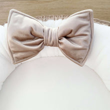 Afbeelding in Gallery-weergave laden, Babynestje Velvet Bamboe strik zand ecru champagne