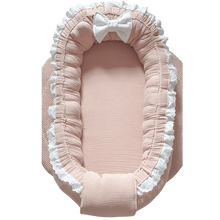 Afbeelding in Gallery-weergave laden, Babynestje Chanty zalm broderie strik landelijk hydrofiel