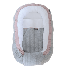 Afbeelding in Gallery-weergave laden, Babynestje Luna grijs oudroze wit kabel wafel