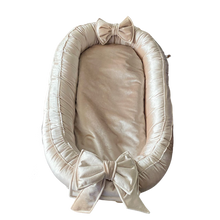 Afbeelding in Gallery-weergave laden, Babynestje Velvet luxury zand champagne strik