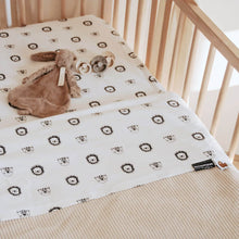 Afbeelding in Gallery-weergave laden, Laken Jungle - gebroken wit - leeuwtje - tijger - in 5 kleuren